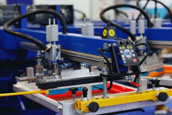Automatic screen printing press
